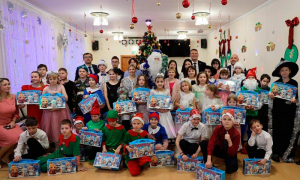 Важно уделять заботу и внимание тем, кто в этом нуждается